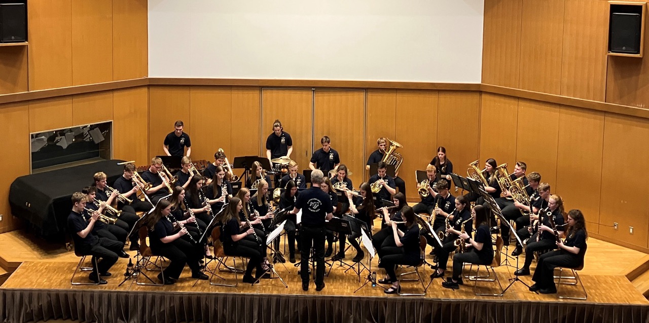Ratsband spielt in der Deutschen Schule Yokohama