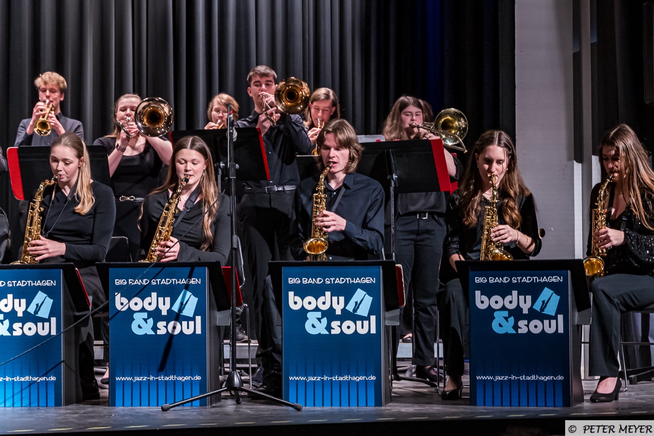 Die Body & Soul Big Band Stadthagen mit Saxophonen und Blechbläsern