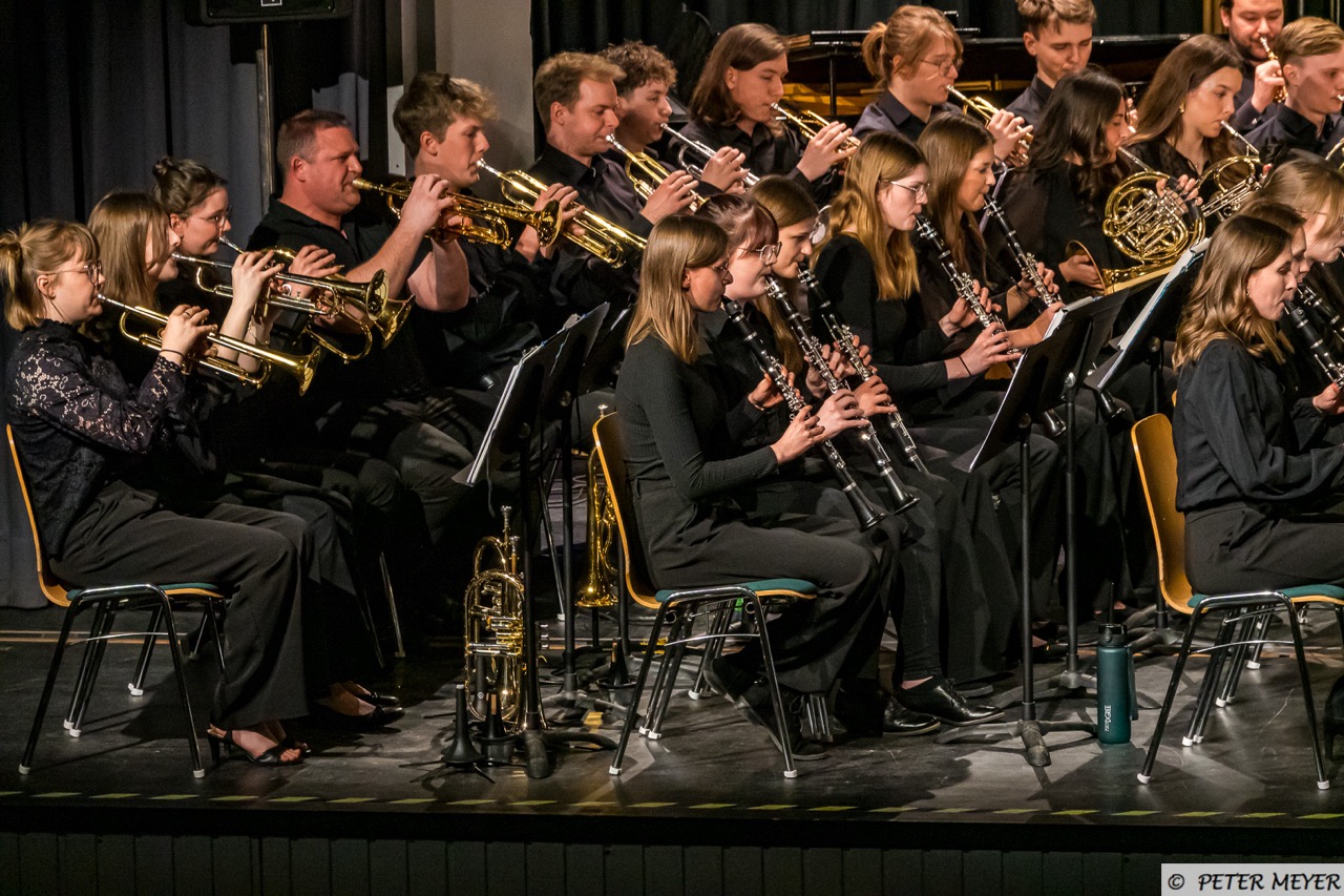 Klarinetten, Trompeten und Hörner in Aktion